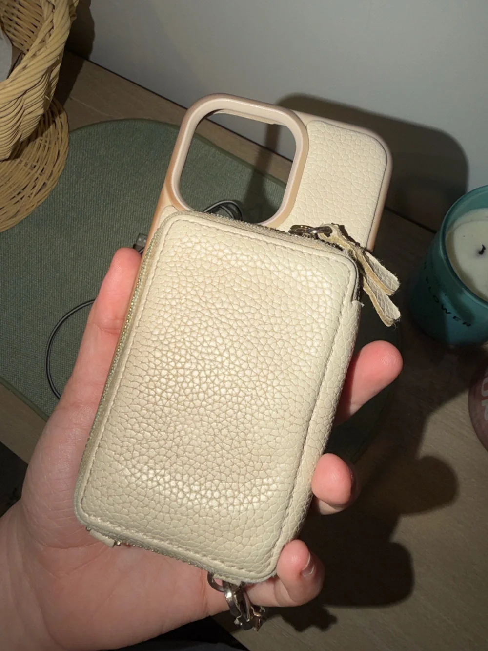 unbranded has wristlet